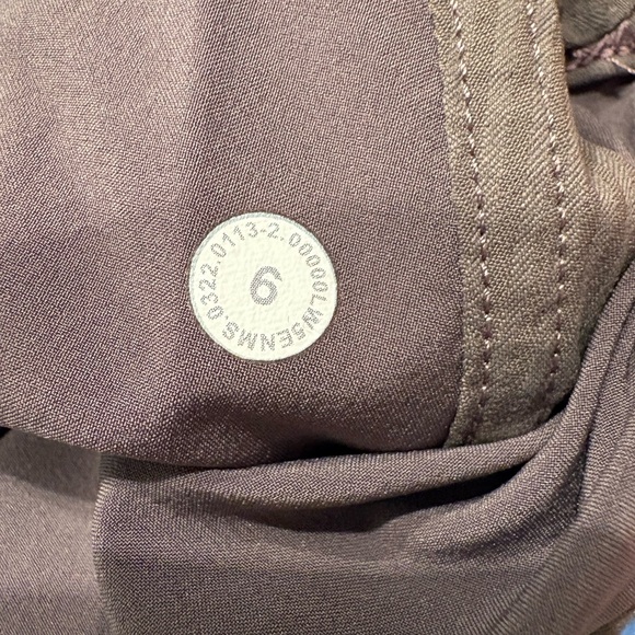 Lululemon Dance Studio Mid-Rise Jogger. Olive Green. Size 6 - Picture 10 of 10